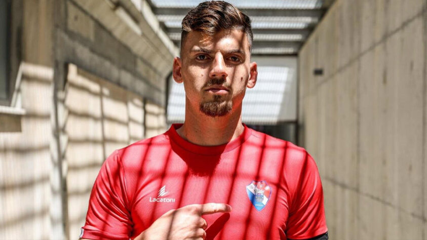 FECHADO - O Gil Vicente, de Portugal, foi ao mercado e contratou o zagueiro Lucas Cunha. O defensor de 24 anos passou a última temporada emprestado à equipe B do Celta de Vigo e reforça a equipe portuguesa na temporada 2021/2022.
