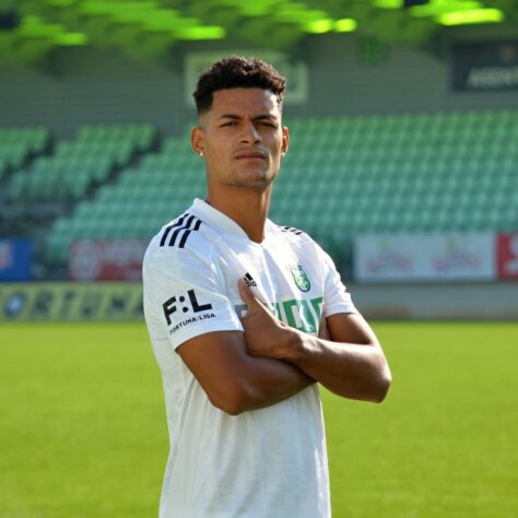 FECHADO - Com passagens pelas bases do Cruzeiro e Atlético-MG, o volante Marco Tulio é o novo reforço do MFK Karviná, da primeira divisão da República Tcheca, para a temporada de 2021/22. Assim, o jogador brasileiro retorna ao país tcheco após passagem pelo futebol polonês no primeiro semestre de 2021. O meio-campista destacou que chega confiante para o novo desafio e espera dar continuidade à boa fase. 