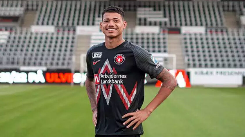 ESQUENTOU - Após acertar o retorno de Alan, o Fluminense está próximo de anunciar mais uma contratação para o ataque: Marrony, ex-Vasco e Atlético-MG. O Tricolor já tinha acordo com o jogador e resolveu, nos últimos dias, os entraves finais com o Midtjylland, da Dinamarca.