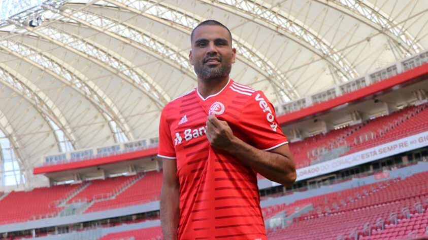 Gabriel Mercado - Clube: Internacional - Disputou a Copa do Mundo de 2018 pela Argentina