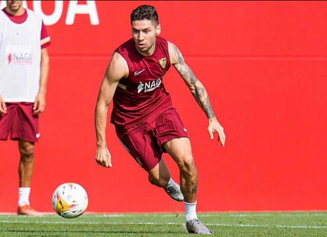 ESQUENTOU - O lateral Gonzalo Montiel é alvo do River Plate, seu ex-clube. Contudo, o estafe do atleta ainda não possui o desejo do retorno do jogador.