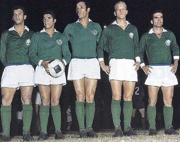 Copa Libertadores de 1968 - A competição, diferentemente da edição de 1961, foi dividida em duas fases de grupos, semifinal e final. Na semifinal, contra o Peñarol, o Palmeiras deu o troco pela final de anos antes. No jogo de ida, o Verdão venceu por 1 a 0, em casa.