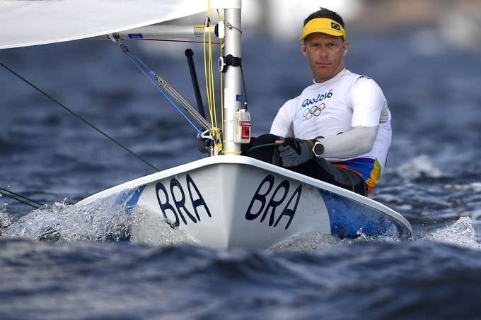 Robert Scheidt - Esporte: Vela - 5 medalhas (ouro: 2| prata: 2 | bronze: 1)