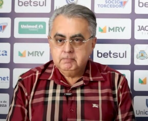 ESQUENTOU - O programa “As Frias do Sérgio, da rádio “O Povo CBN”, recebeu o executivo de futebol do Fortaleza, Sérgio Papellin, e ele revelou que o clube pode anunciar nos próximos dias reforços para reta final da temporada (está disputando o Brasileirão e permanece vivo na Copa do Brasil) oriundos do mercado nacional e que o Leão do Pici chegou a acertar a vinda de um zagueiro que atua no exterior.