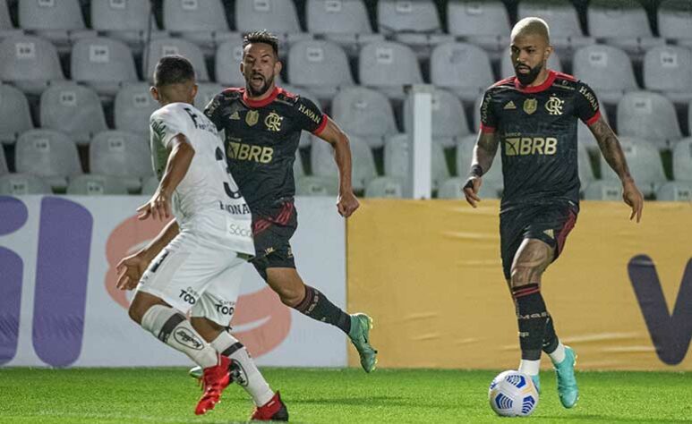 Mais um jogo do Flamengo e mais uma goleada. Com direito a hat-trick de Gabigol, o Rubro-Negro venceu o Santos por 4 a 0, na Vila Belmiro, em partida válida pela 18ª rodada do Brasileirão. A seguir, confira as notas (por João Alexandre Borges – joaoborges@lancenet.com.br):