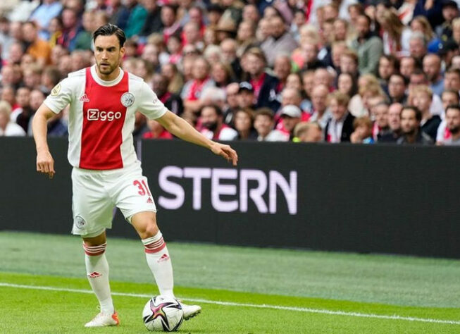 FECHADO - O Lyon, da França, anunciou a contratação do lateral-esquerdo argentino Tagliafico junto ao Ajax.