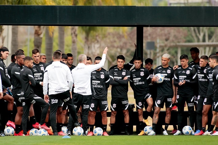 Sylvinho completou 18 jogos no comando do Corinthians e parece já ter estabelecido uma espinha dorsal com sete ou oito jogadores quase "intocáveis", deixando poucas vagas a serem preenchidas na equipe. Confira, na galeria a seguir, quem mais atuou como titular do Timão com o treinador: