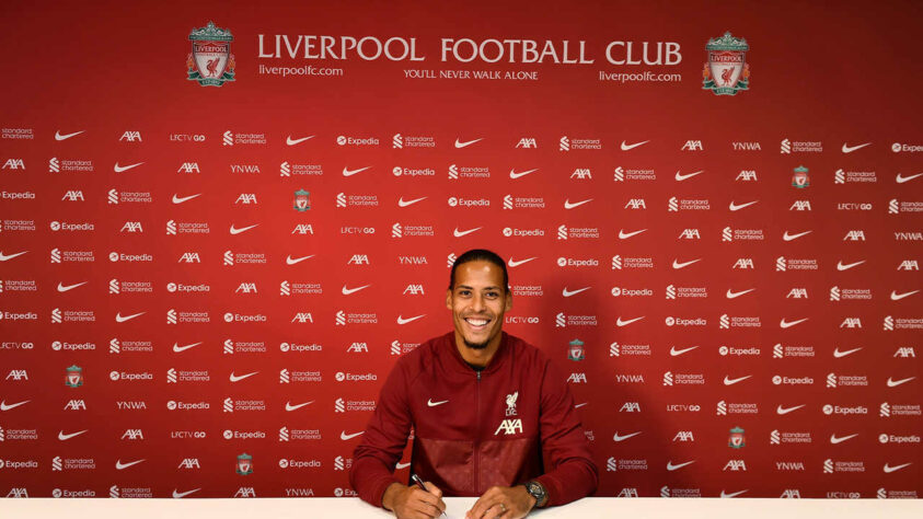 23º lugar: Virgil van Dijk (zagueiro - holandês): Do Southampton (ING) para o Liverpool (ING) por 84,65 milhões de euros.