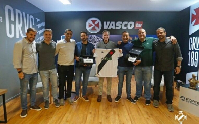 O Vasco anunciou oficialmente seu novo patrocinador máster. Trata-se de uma parceria com a PixBet, empresa brasileiro do ramo de apostas esportivas. Com isso, o acordo renderá R$ 9 milhões até dezembro de 2022 e a empresa estampará o local mais nobre do uniforme do Gigante da Colina. Veja os valores pagos pelos patrocinadores máster dos principais clubes do Brasil. Confira!