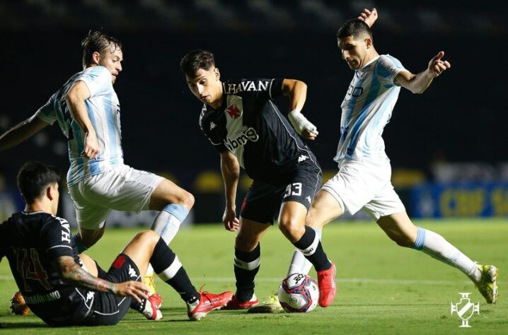 Na última rodada do primeiro turno da Série B, o Vasco perdeu para o Londrina por 2 a 1, de virada, em São Januário e novamente perdeu a oportunidade de entrar no G4. Os cariocas abriram o placar com Marquinhos Gabriel, mas com falhas dos medalhistas olímpicos Lucão e Ricardo Graça, Marcelinho e Safira viraram para os paranaenses. Confira as notas dos jogadores vascaínos (Por Felipe Melo - felipeeduardo@lancenet.com.br).