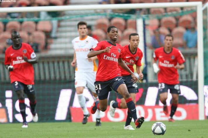 Meia: Adama Touré (malinês) - 19 anos na época (entrou no lugar de Ludovic Giuly aos 45 minutos do segundo tempo) - camisa 31 - atualmente sem clube