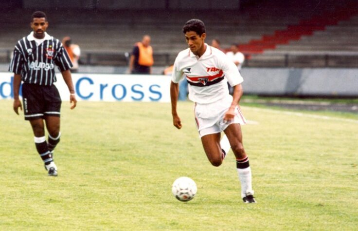 Com menos de 19 anos, André Luiz já era titular da lateral-esquerda do time profissional são-paulino mais vencedor da história, o da era Telê Santana, e se tornou campeão da Copa Libertadores, Recopa, Supercopa e Mundial de Clubes em 1993. Conquistou ainda o bi da Recopa em 1994.