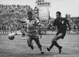 Portuguesa-SP - Copa do Mundo 1954 - gol de Julinho Botelho (atacante) em Brasil 2 x 4 Hungria - Quartas de final