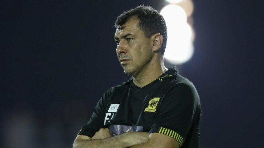 FECHADO - O técnico Fábio Carille foi demitido do Al-Ittihad, da Arábia Saudita. A saída acontece após vice do Al-Ittihad, nos pênaltis, para o Raja Casablanca na final da Liga dos Campeões Árabes. O técnico esteva à frente da equipe desde 2020.