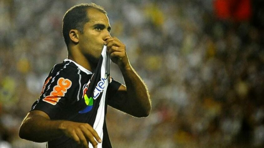 Felipe: revelado pelo Vasco na década de 90 e com passagem marcante pelo cruzmaltino, foi jogar pelo Galatasaray na Turquia e foi contratado pelo Flamengo em 2003.