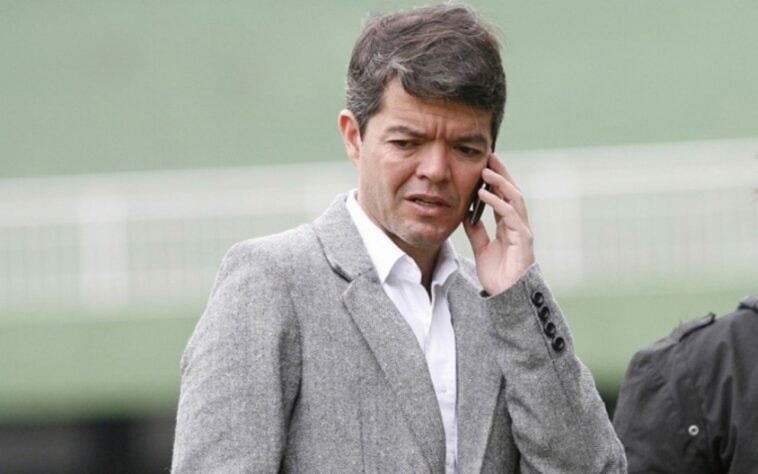 FECHADO - Após a saída de Marco Aurélio Cunha, o Avaí trabalhou de maneira rápida no mercado de transferências e anunciou a chegada de Felipe Ximenes como novo executivo de futebol.