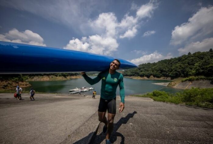 Às 21h52, Isaquias Queiroz participa da semifinal do C1 1000m (canoa individual) na canoagem velocidade. Se avançar, fará a final às 23h53. 