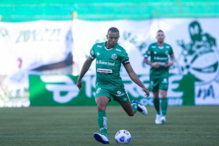 Juventude - Sobe: O time criou algumas chances de perigo com chutes de longe e ofereceu alguns sustos contra o gol de Volpi. / Desce: Faltou pressionar mais a posse visitante e tentar roubar a bola já no campo de ataque.