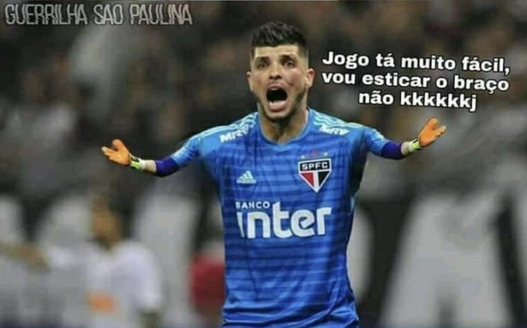 Zoeiras com o goleiro do Tricolor, que falhou no gol palmeirense, bombaram na web após o clássico. Pablo, Breno Lopes, Daniel Alves e Patrick de Paula também protagonizaram alguns memes. Confira na galeria! (Por Humor Esportivo)