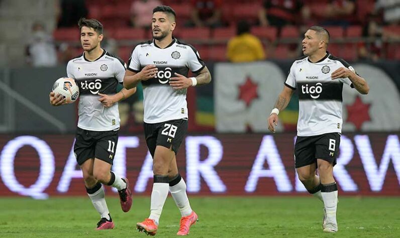 SOBE E DESCE DO OLÍMPIA - O ponto positivo ficou por conta da tranquilidade de Recalde, que fintou a defesa e fez o gol de honra. Por outro lado, o Olímpia abusou de faltas duras, especialmente após o rival fazer 3 a 1.