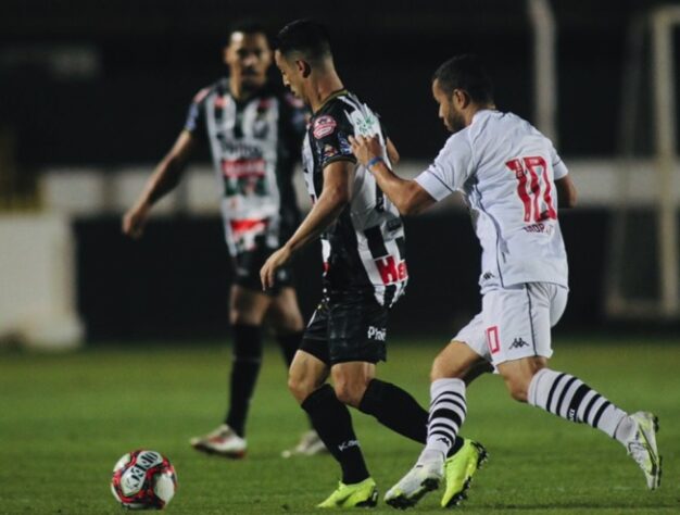 No dia do seu aniversário de 123 anos de fundação, o Vasco amargou mais uma derrota na Série B. O Cruz-Maltino foi derrotado por 2 a 0 pelo Operário-PR, com gols de Marcelo e Paulo Sérgio, em Ponta Grossa em jogo pela vigésima rodada da Série B. Veja as notas do LANCE!. Por Vinícius Faustini (faustini@lancenet.com.br)