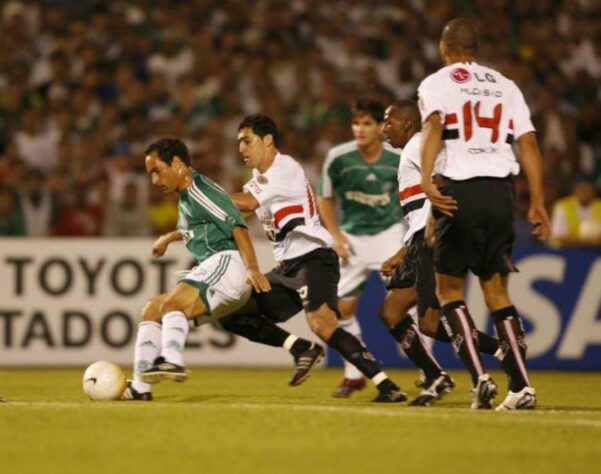 São Paulo 2 x 1 Palmeiras - 2006: na volta das oitavas da Libertadores, vitória do São Paulo, com gols de Rogério Ceni e Aloísio. Washington fez para o Verdão. Tricolor classificado.