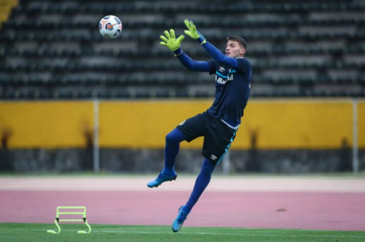 GABRIEL GRANDO (G, Grêmio) - Foi a exceção na lista na qual Tite só convocou jogadores que atuam no exterior. Assim como ele (que antes assinava Gabriel Chapecó), goleiros promissores como Ivan e Hugo "Neneca" podem fazer testes.