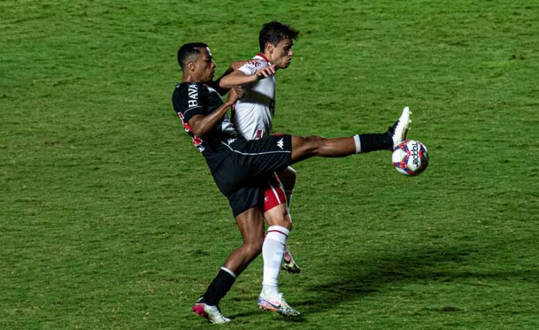 Desequilíbrio emocional: em determinados momentos, o Vasco teve a chance de entrar no G4 durante esse primeiro turno e tropeçou. É notório o desequilíbrio emocional do time nos momentos decisivos, sentindo a pressão da competição e deixando escapar as oportunidades. É a primeira edição da Série B em que o Vasco fica um turno inteiro sem entrar na zona de acesso à elite do futebol brasileiro. O máximo que conseguiu foi dormir entre os quatro primeiro depois da vitória contra o Vila Nova (GO).