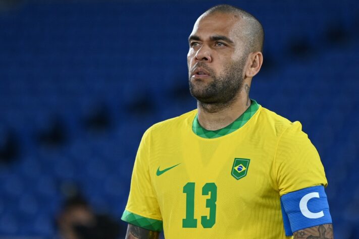 Olimpíadas - Em meio a um começo turbulento no Brasileirão, Daniel Alves foi convocado para defender a Seleção Olímpica nos Jogos de Tóquio de 2021. O lateral aceitou e, após críticas da torcida por desfalcar o time em jogos importantes do Brasileirão, da Libertadores e da Copa do Brasil, Daniel Alves afirmou que a Seleção sempre foi e sempre será sua prioridade.