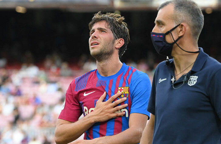 FECHADO - Sergi Roberto acertou renovação com o Barcelona. A medida foi tomada após solicitação do treinador Xavi.