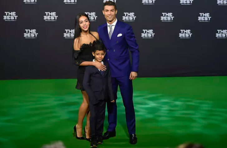 CR7 e Georgina em uma premiação assim seria sinônimo de bons looks.