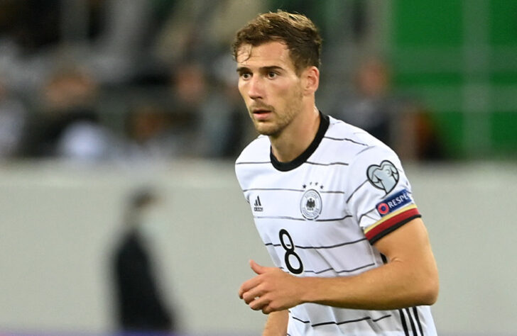 Leon Goretzka (26 anos) - Meio-campista do Bayern de Munique - Valor de mercado: 70 milhões de euros - Ainda em conversas pela renovação com o Bayern. O Real Madrid é um dos interessados em ter o jogador.