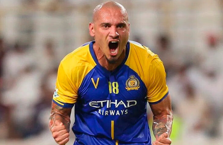 Maicon (zagueiro) - 33 anos - Sem clube desde julho de 2021 - Último clube: Al-Nassr - Valor de mercado: 1,2 milhões de euros (R$ 7,92 milhões).