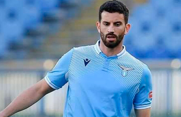 Musacchio (zagueiro) - 31 anos - Sem clube desde julho de 2021 - Último clube: Lazio - Valor de mercado: 1,5 milhões de euros (R$ 9,9 milhões).