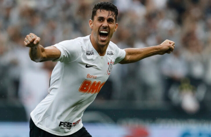 8º - Danilo Avelar - Posição: Zagueiro - Idade: 32 anos - Último clube: Corinthians - Sem clube desde: 01/07/2021 - Valor de mercado segundo o Transfermarkt: 1,8 milhões de euros (aproximadamente R$ 11,52 milhões)