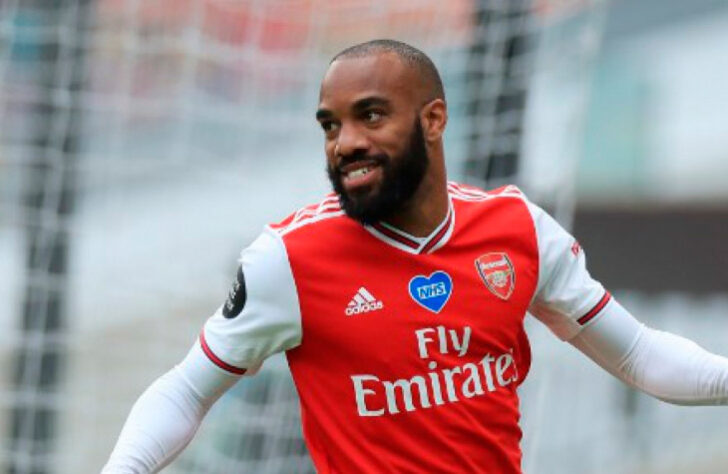 ESQUENTOU - Segundo o jornalista Ekrem Konur, Lyon e Olympique de Marseille estão interessados em Lacazette. O atacante francês teria prioridade pelo Lyon, pois é sua equipe formadora, mas o time de Marselha está confiante que pode convencer o jogador.