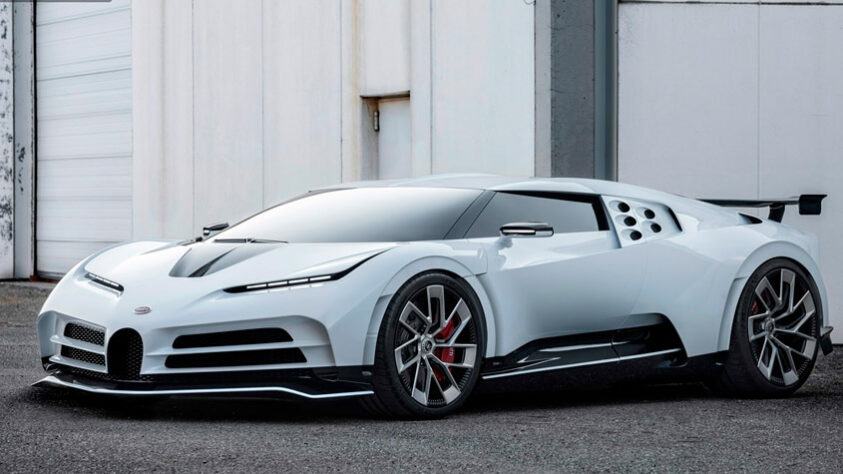 Mais um supercarro de CR7 é o Bugatti Centodieci, avaliado em R$ 54 milhões e restrito ao público, pois só existem dez modelos no mundo.
