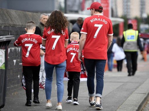 Torcedores vestiram a camisa de Cristiano Ronaldo neste sábado