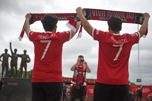 Torcedores vestiram a camisa de Cristiano Ronaldo neste sábado