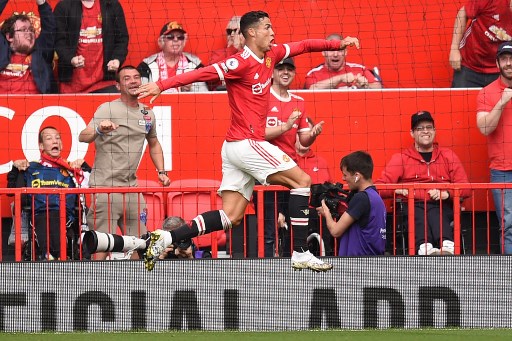 Quando o empate parecia sacramentado ao fim do primeiro tempo, Cristiano Ronaldo marcou seu primeiro gol na partida e seu primeiro gol no retorno ao United