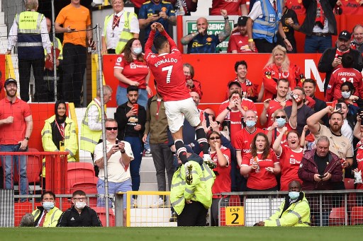 Quando o empate parecia sacramentado ao fim do primeiro tempo, Cristiano Ronaldo marcou seu primeiro gol na partida e seu primeiro gol no retorno ao United