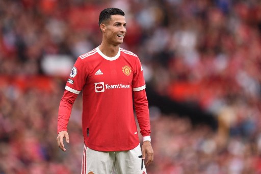 1º lugar: Cristiano Ronaldo - jogador do Manchester United (ganhos totais de 125 milhões de dólares por temporada [R$ 659,5 milhões]).