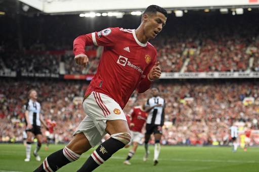 Já na etapa final, após o Newcastle empatar a partida com Manquillo, Cristiano Ronaldo decidiu mais uma vez e com um chute de perna esquerda, colocou o United em vantagem novamente