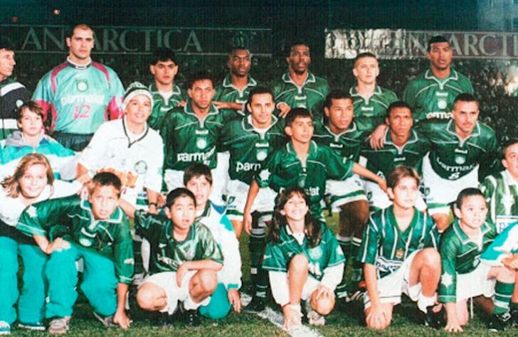Campeão da Libertadores de 99, essa foi a reta final da parceria da Parmalat com o Palmeiras. Paulo Nunes, Júnior, Júnior Baiano, Evair, Alex e Roque Júnior atuavam na equipe.
