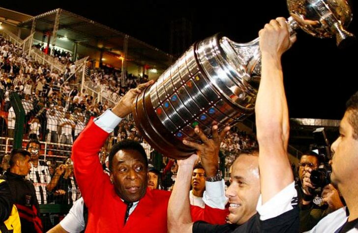 5° colocado - SANTOS (7 decisões) - Cinco finais de Libertadores: 1962 (campeão), 1963 (campeão), 2003, 2011 (campeão) e 2020 / Uma final de Recopa Sul-Americana: 2012 (campeão) / Uma final de Copa Conmebol: 1998 (campeão).