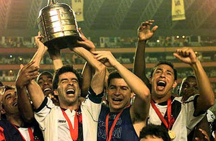 Vasco: 3 títulos - Campeonato Sul-Americano de Campeões 1948; Libertadores 1998 (foto) e Copa Mercosul 2000