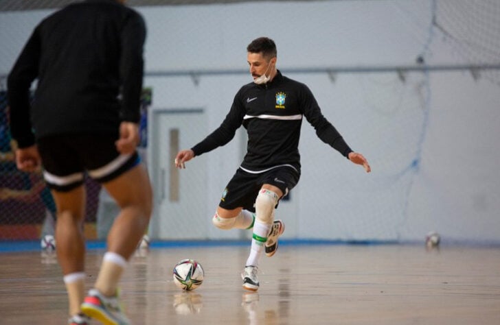 Djony (Goleiro) - Bicampeão da Liga Nacional de Futsal (LNF) e eleito craque da competição em 2019, ele tem 36 anos, atualmente joga no Sorocaba e está estreando em Copas do Mundo.
