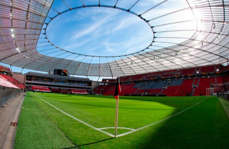 BayArena (Bayer Leverkusen) - O clube e já foi criado por funcionários da farmacêutica Bayer e seu estádio possui origens de construção com a própria empresa.