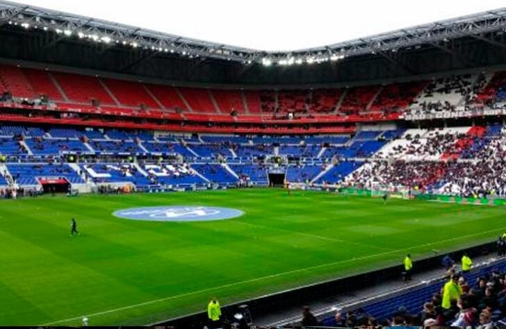 Groupama Stadium (Lyon) - O clube francês negociou os naming rights de seu estádio em 2017, que lhe rende entre 5 e 7 milhões de euros (R$ 31 milhões e R$ 43,4 milhões) por ano.