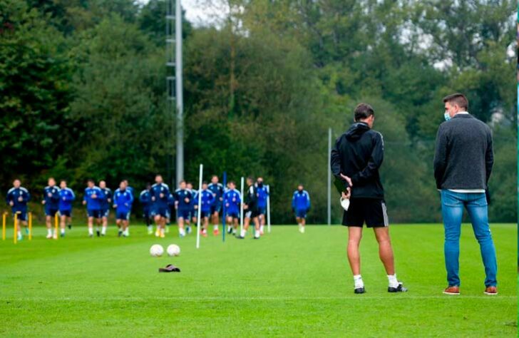 Real Oviedo (Espanha) - Controlado por: América Móvil.